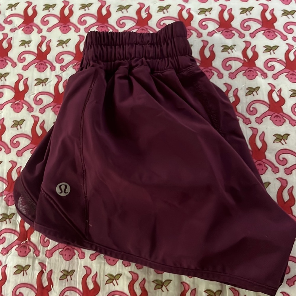 Lululemon Hotty Hots Low Rise 2.5 Inch Size 2
